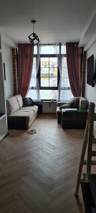 Black Retro Flat Διαμέρισμα